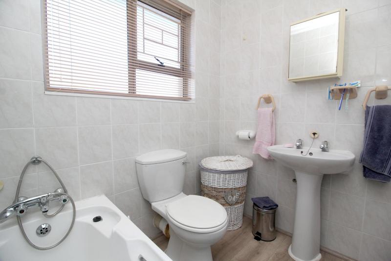 3 Bedroom Property for Sale in Fraaiuitsig Western Cape